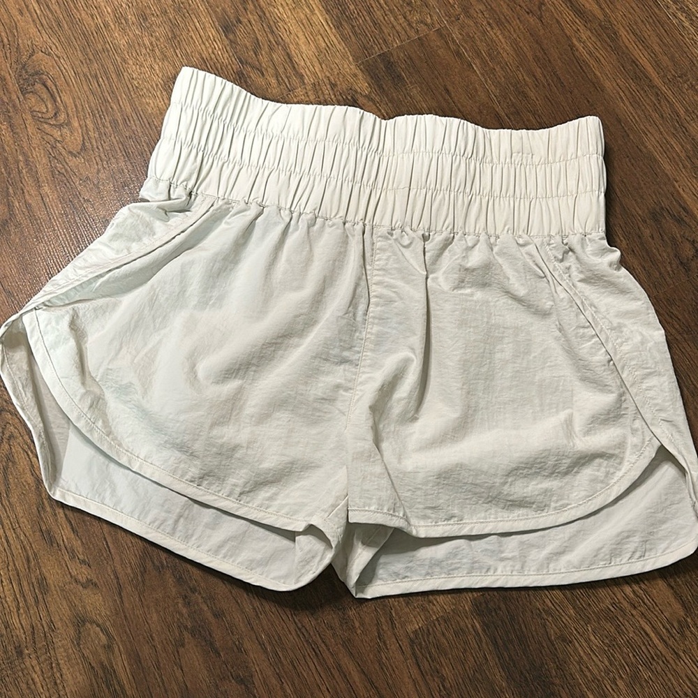 NWT Zenana Brand High Rise/Scrunch Waist Shorts‎ - in Bone